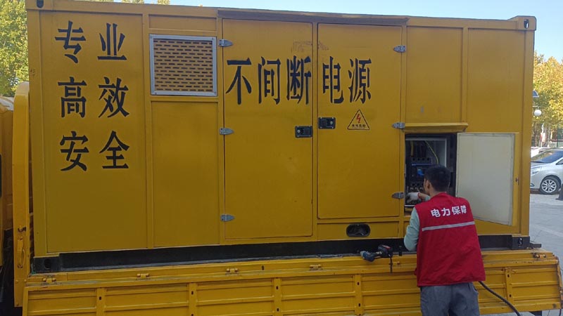 吉县柴油发电机组和UPS电源配合使用时，如何避免切换过程中的电力中断？
